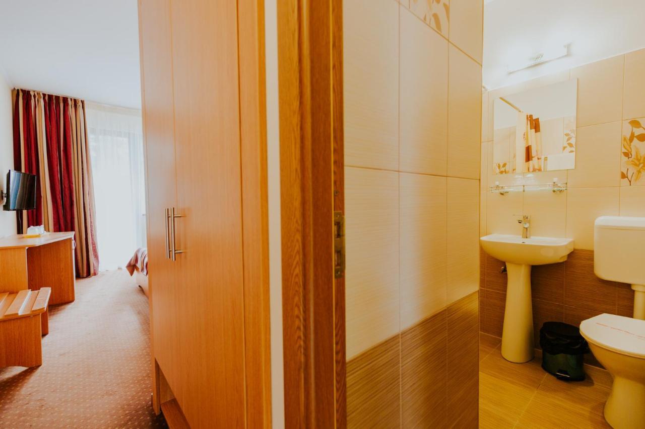 Hotel Tusnad ไบเลตุชนาด ภายนอก รูปภาพ