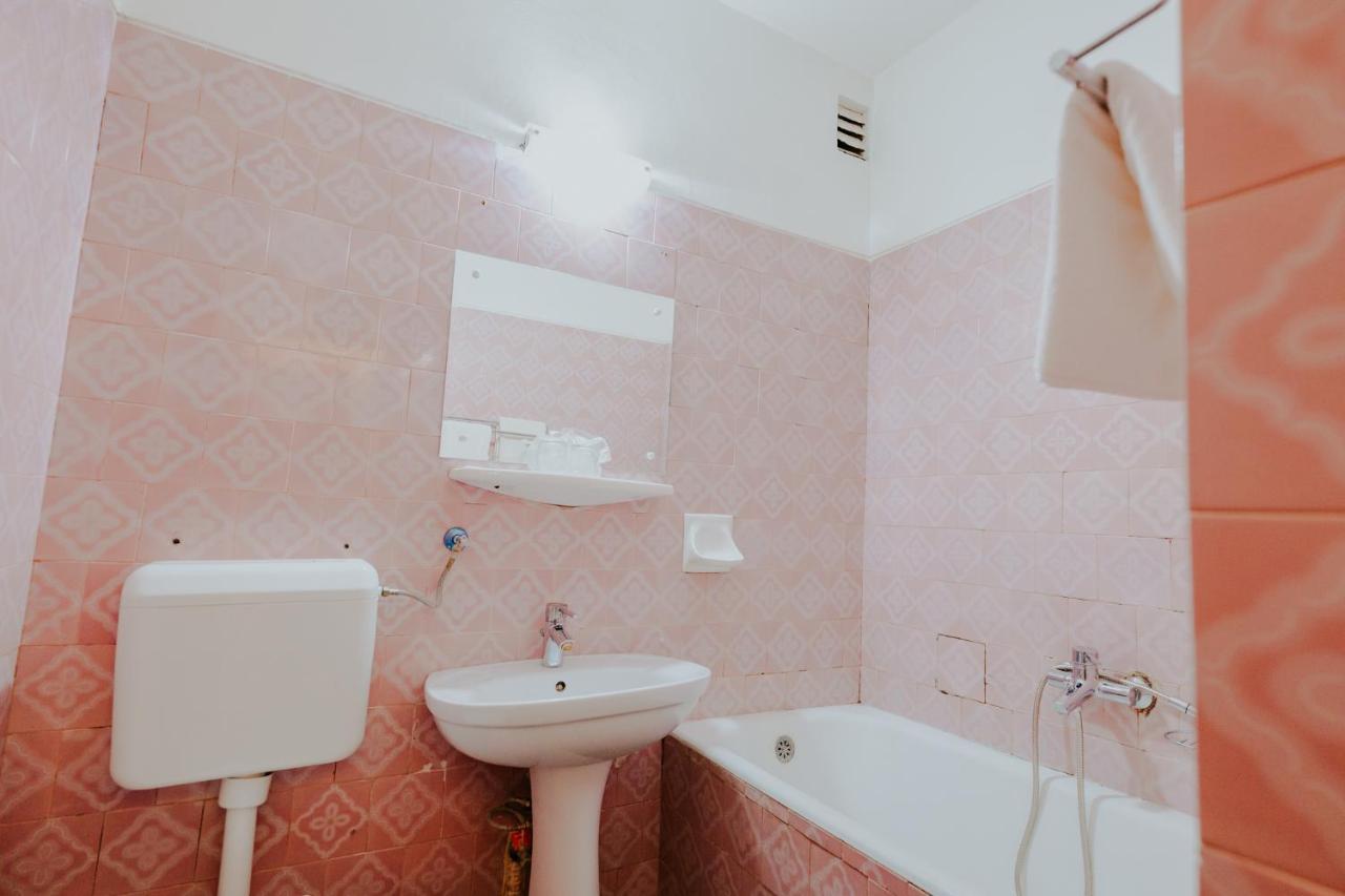 Hotel Tusnad ไบเลตุชนาด ภายนอก รูปภาพ