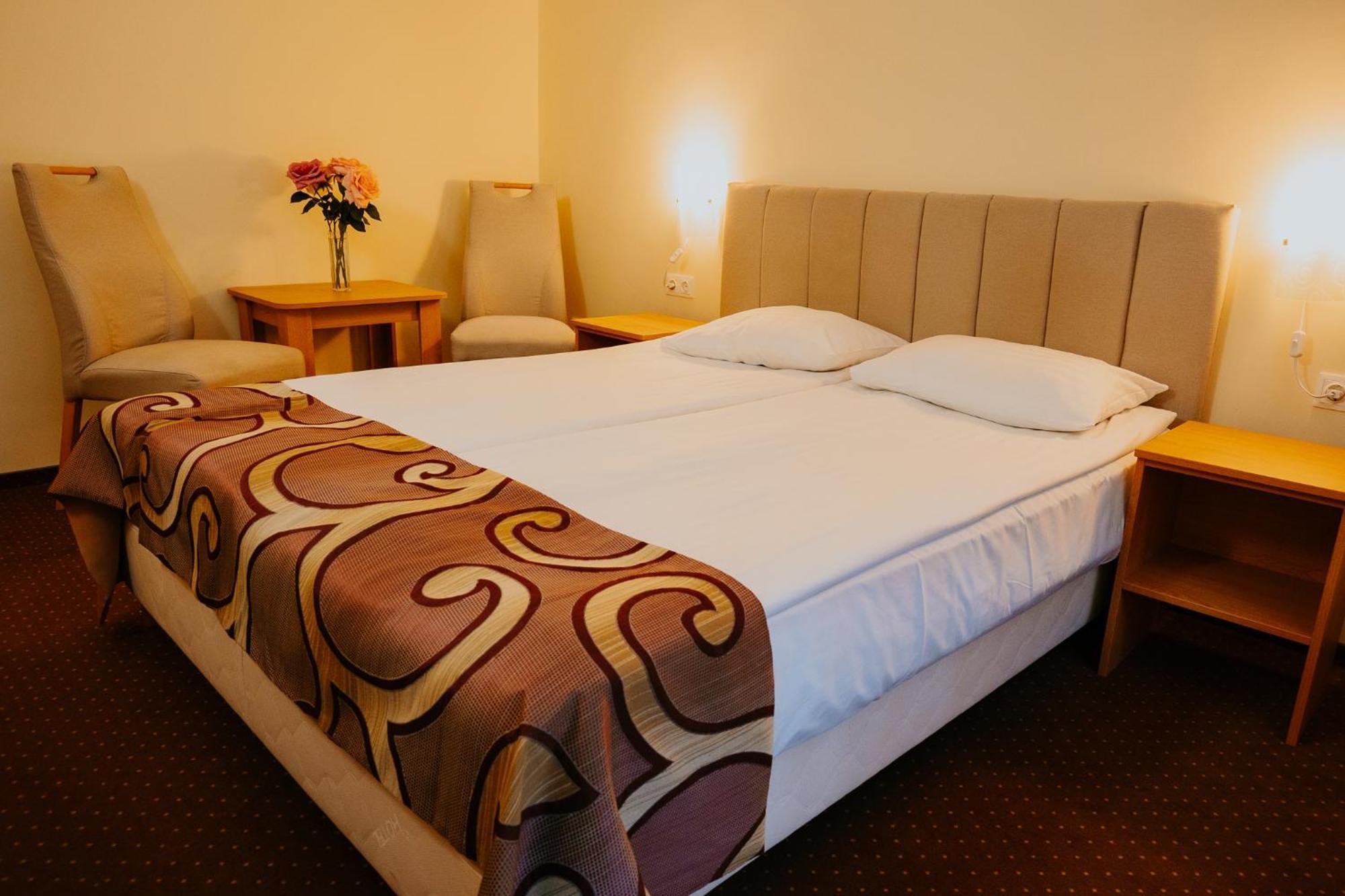 Hotel Tusnad ไบเลตุชนาด ภายนอก รูปภาพ