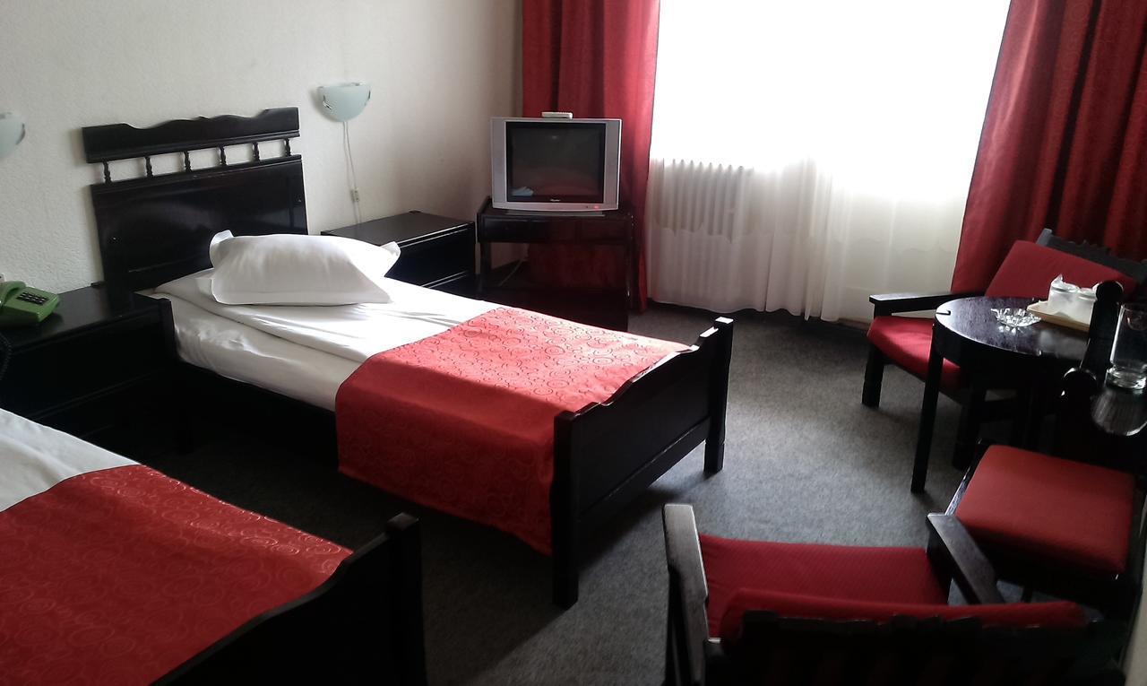 Hotel Tusnad ไบเลตุชนาด ภายนอก รูปภาพ